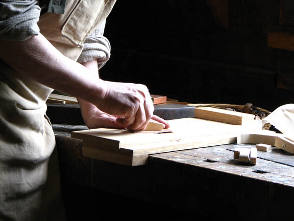 Nuestro equipo de profesionales cuenta  con muchos años de contrastada <strong>experiencia</strong> en el sector de la <strong>carpintería de madera en Sant Boi de Lluçanès</strong>.